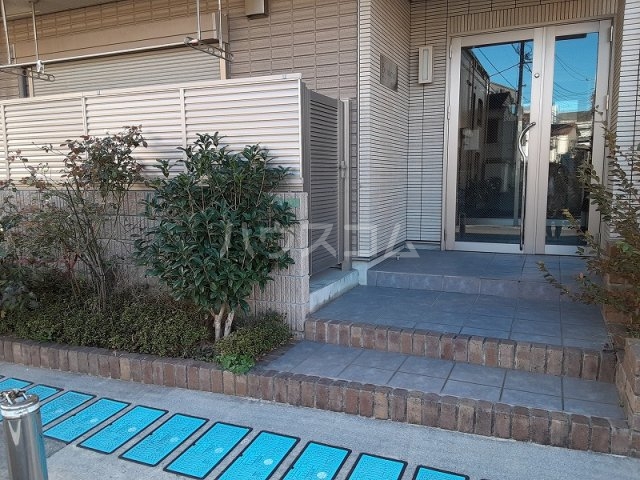 22/22 エントランス