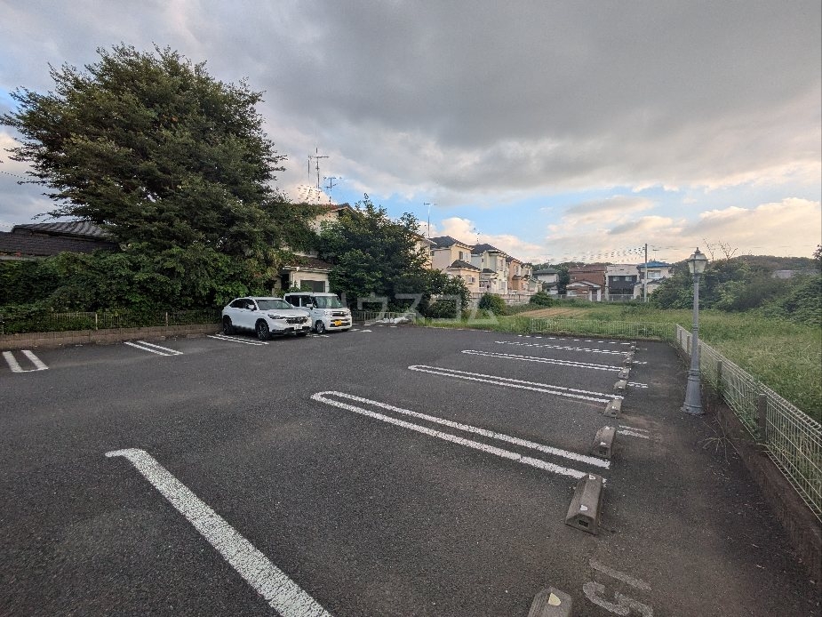 25/30 駐車場