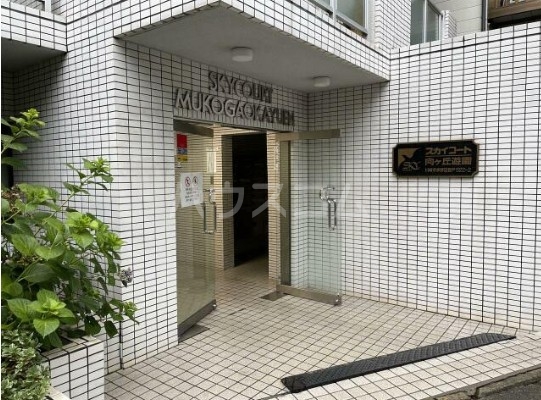 16/21 エントランス