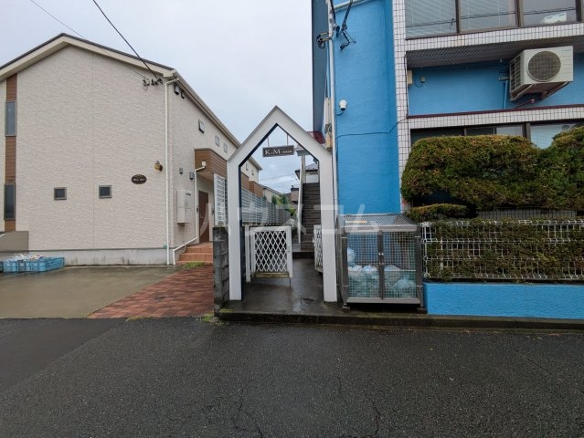 24/30 エントランス