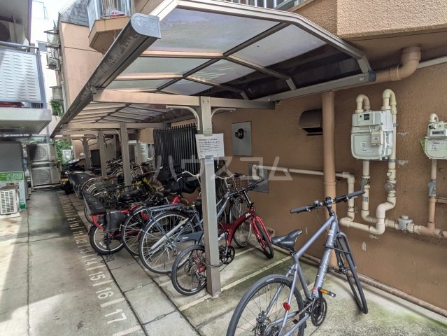 27/30 駐車場