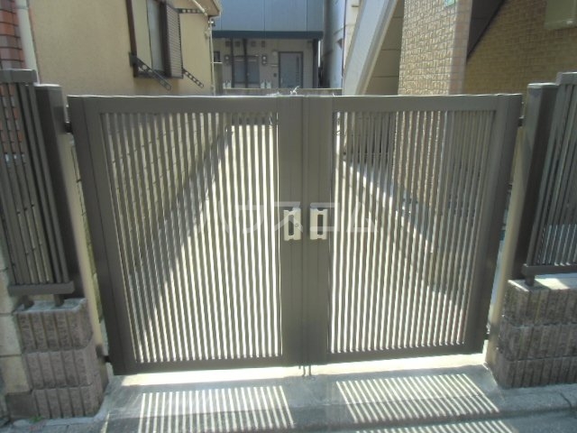 21/23 エントランス