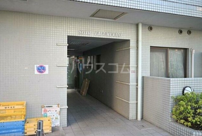 15/23 エントランス