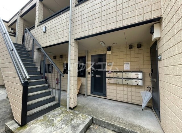 26/28 エントランス