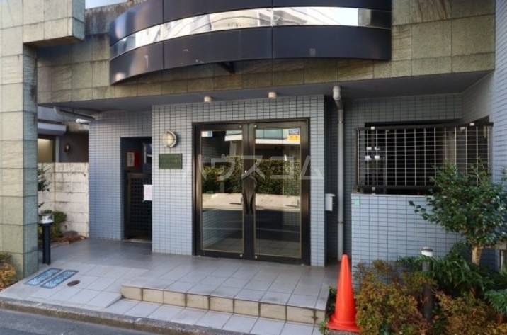 24/30 エントランス