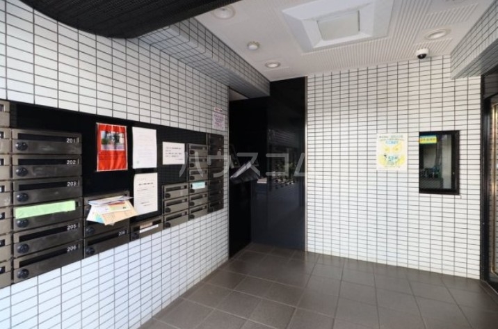 25/30 エントランス