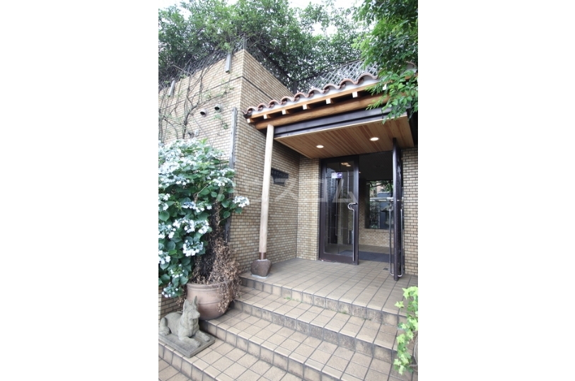 20/30 エントランス