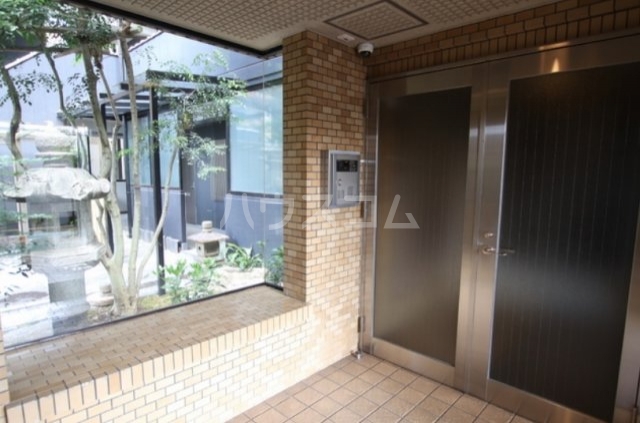 21/30 エントランス