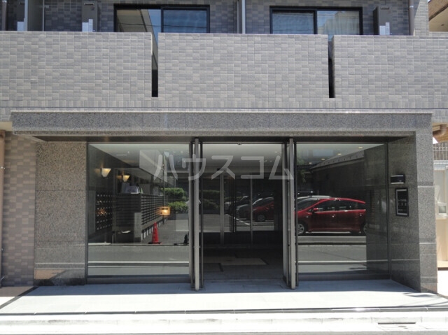 16/17 エントランス