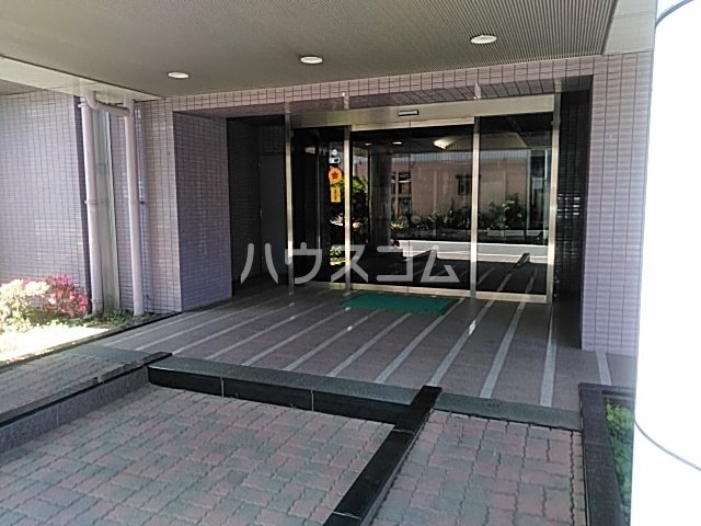 26/30 エントランス