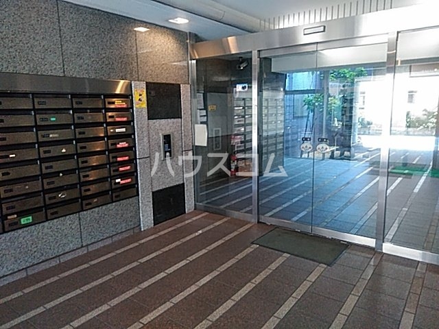 27/30 エントランス