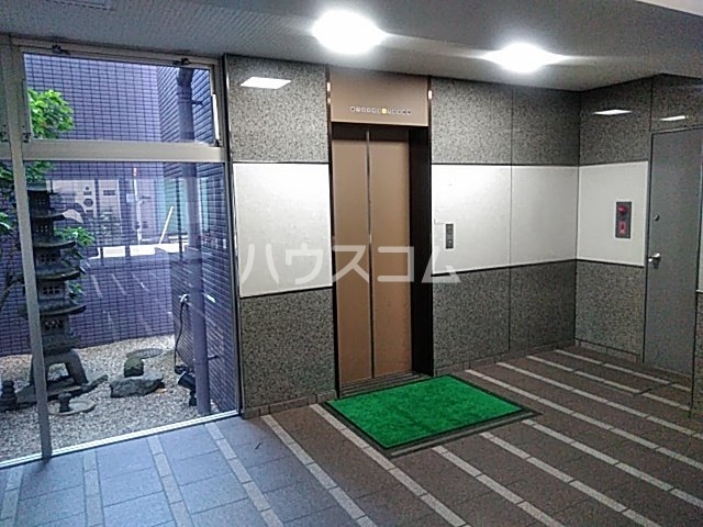 28/30 エントランス