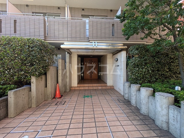 2/4 エントランス