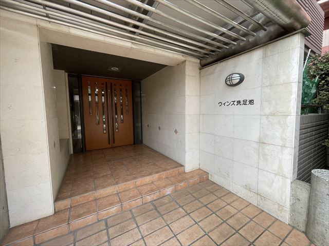 2/5 エントランス