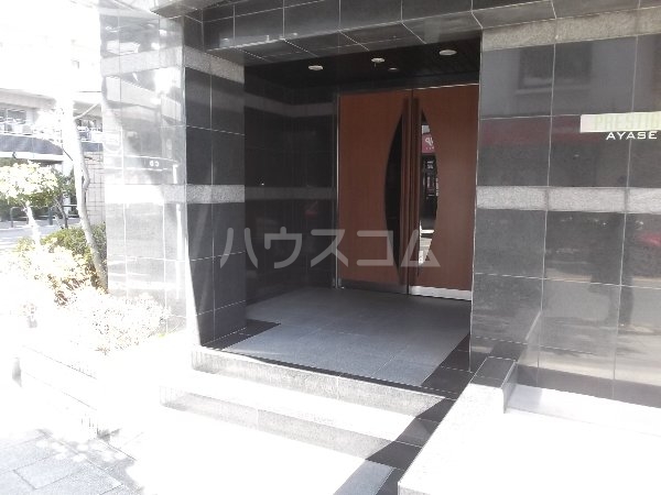 24/30 エントランス