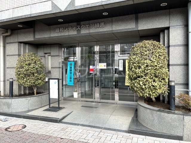 21/25 エントランス