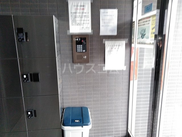 25/30 エントランス