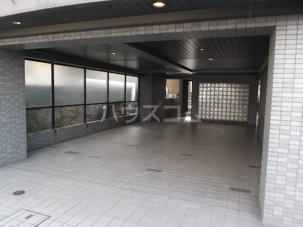 26/29 エントランス