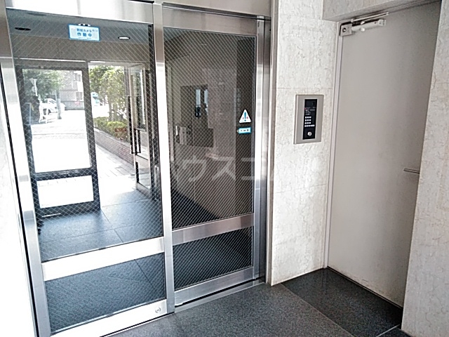 23/29 エントランス