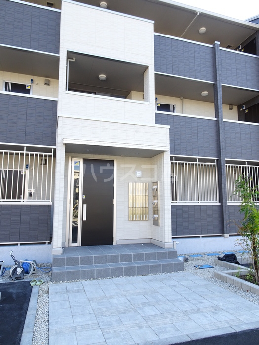 22/30 エントランス