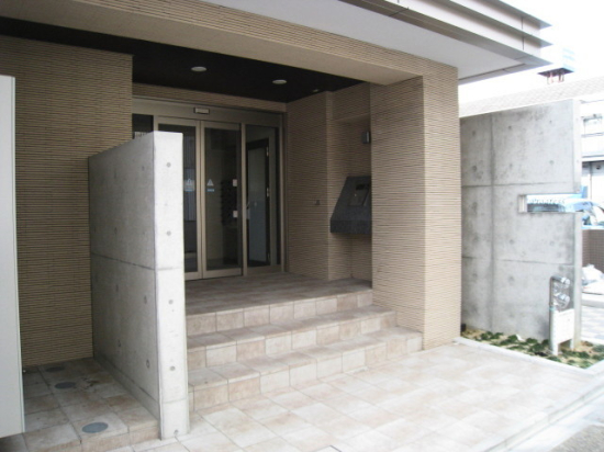 21/30 エントランス