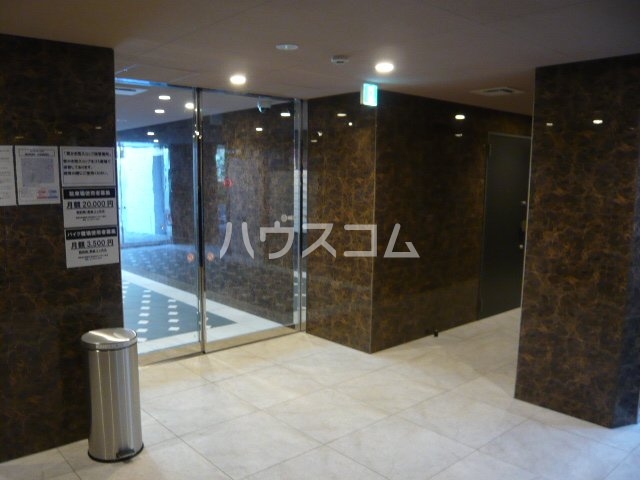 26/30 エントランス
