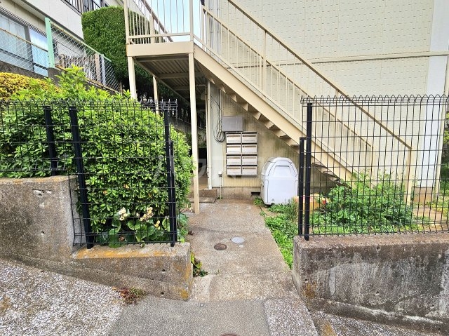 21/25 エントランス