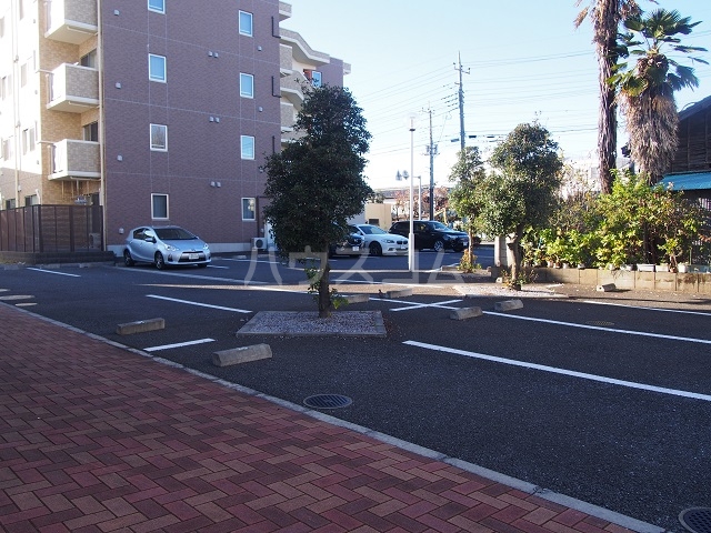 18/28 駐車場