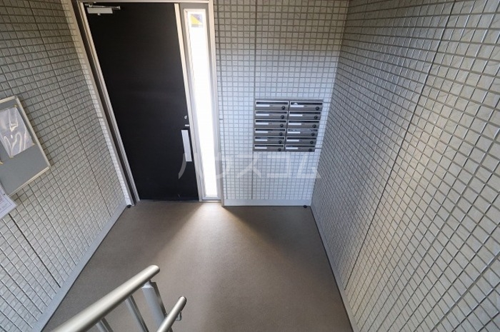 18/30 エントランス