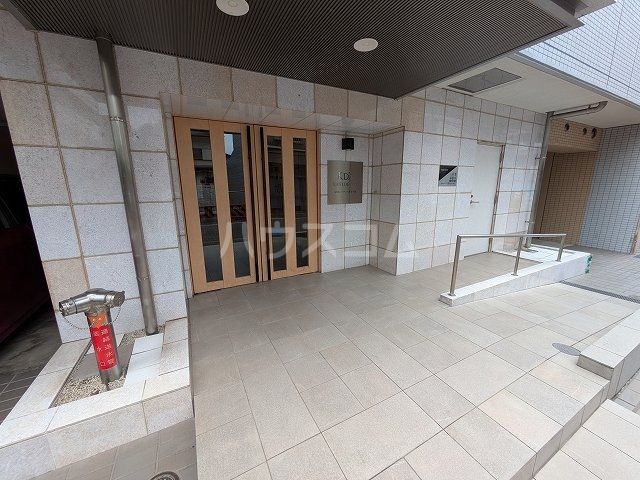 18/28 エントランス