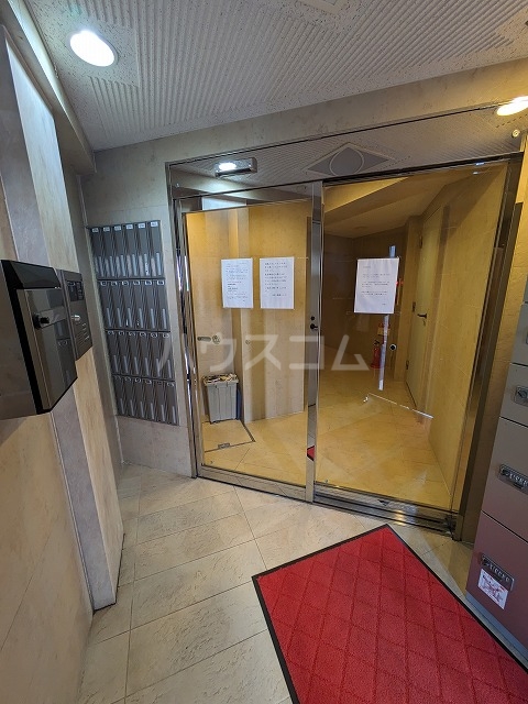 22/30 エントランス