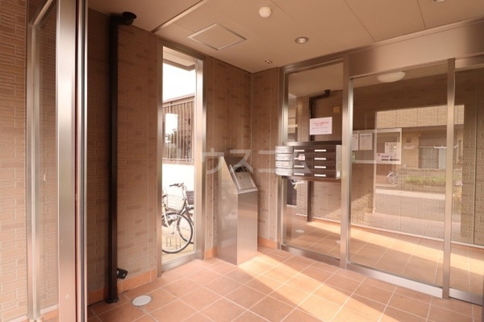 18/21 エントランス