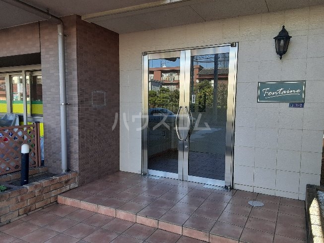 17/25 エントランス