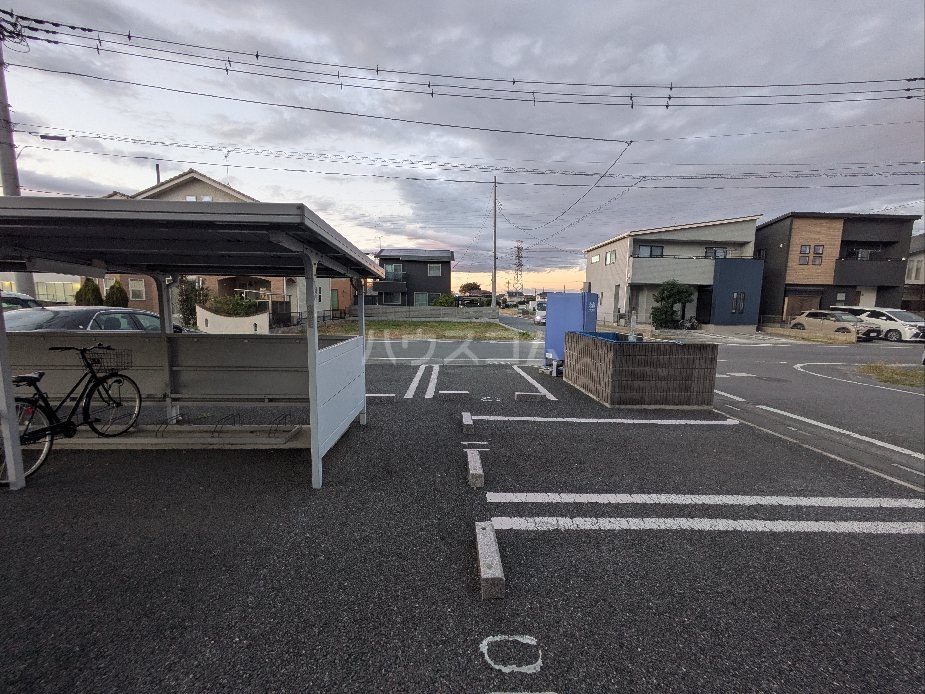 23/30 駐車場