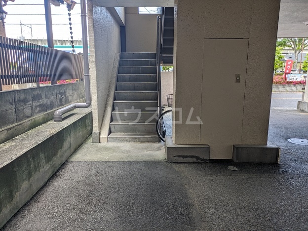 13/24 エントランス