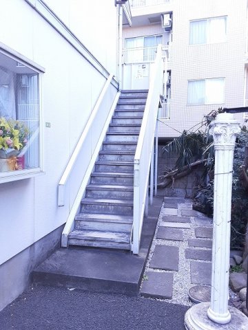 22/30 エントランス