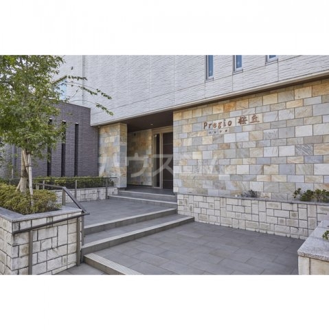 15/23 エントランス