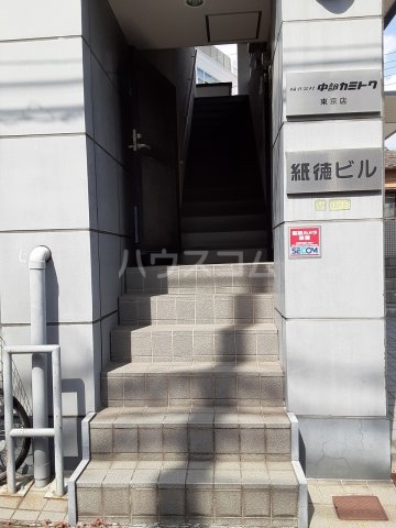 21/25 エントランス