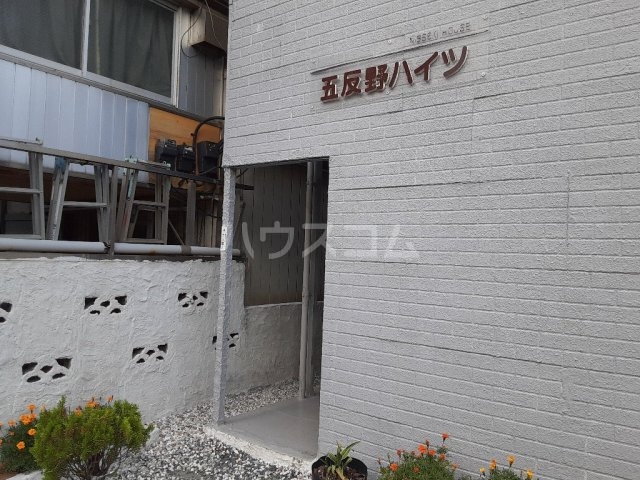 23/28 エントランス