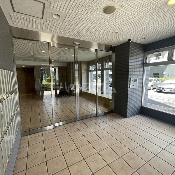 13/23 エントランス