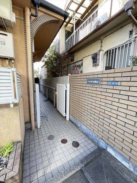 22/30 エントランス