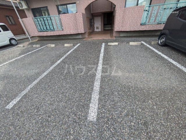 27/30 駐車場