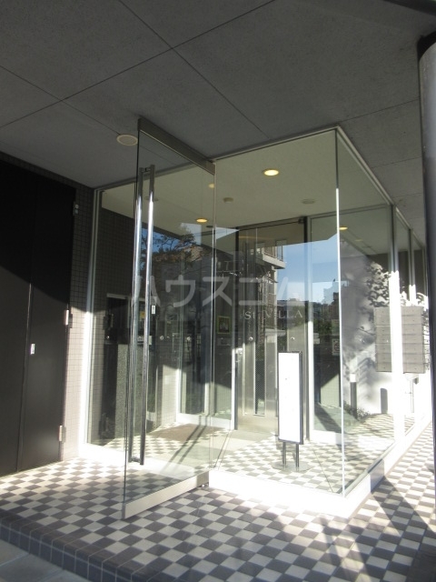 22/28 エントランス