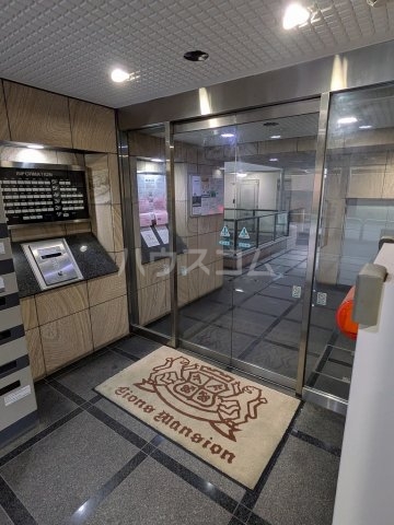 23/29 エントランス