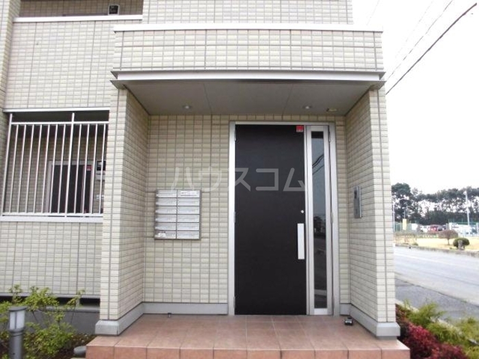 16/27 エントランス