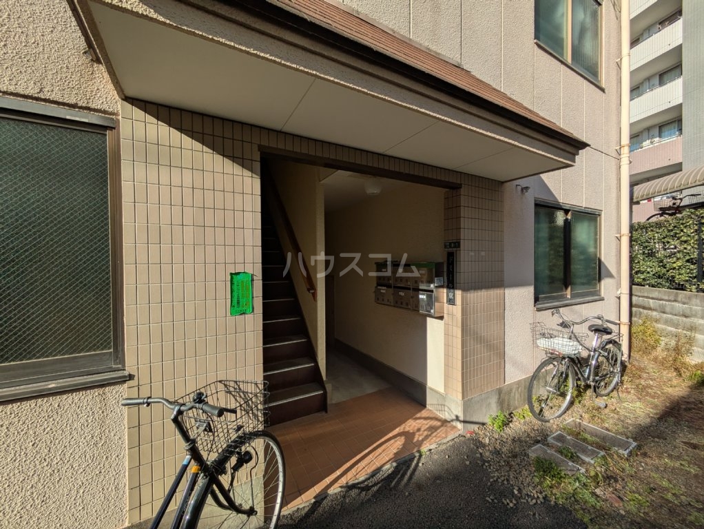 28/30 エントランス