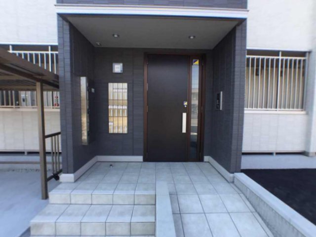 19/28 エントランス