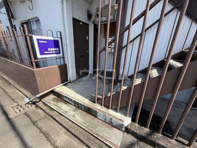 22/30 エントランス