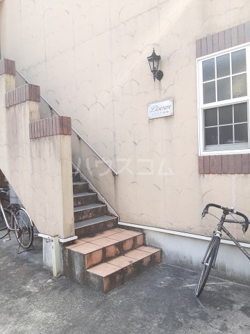 22/28 エントランス