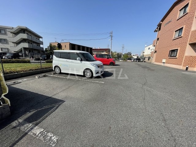 22/30 駐車場